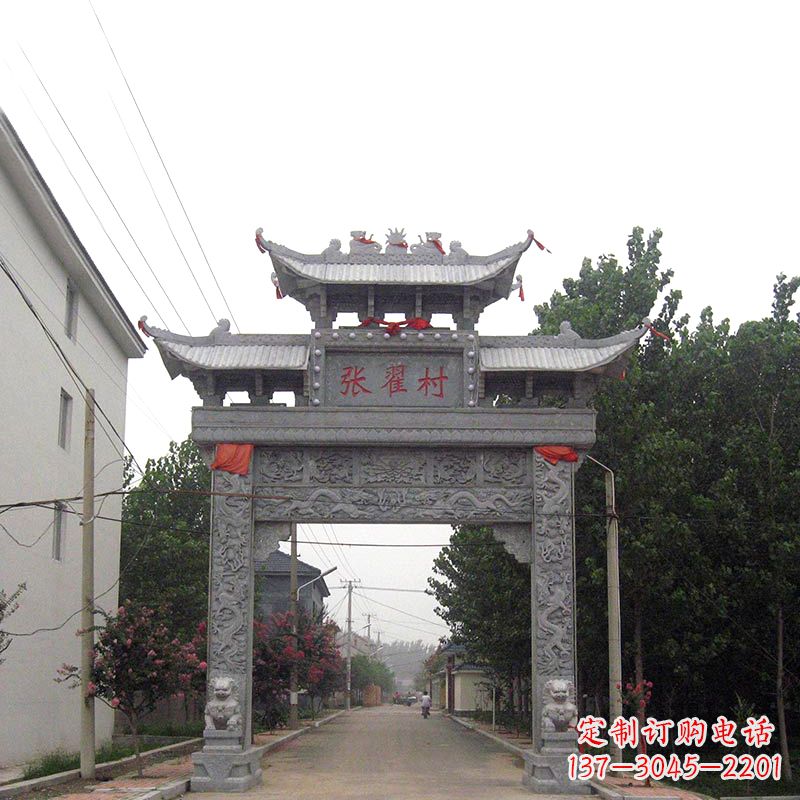 无锡村口青石单门石牌坊