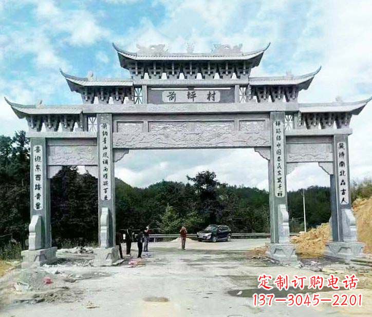 无锡村庄三门石牌坊石雕的内容。