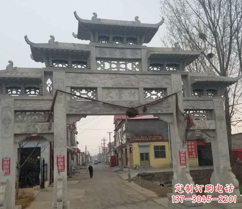 无锡村庄三门石牌坊石雕传承古老文化