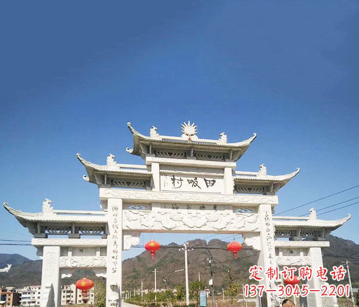 无锡村庄的牌坊雕塑