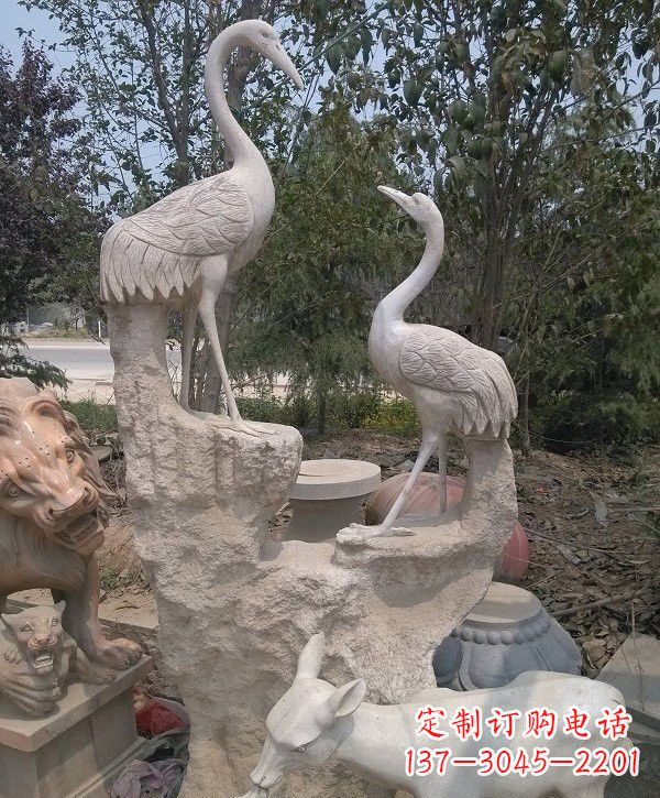 无锡静谧优雅的丹顶鹤雕塑