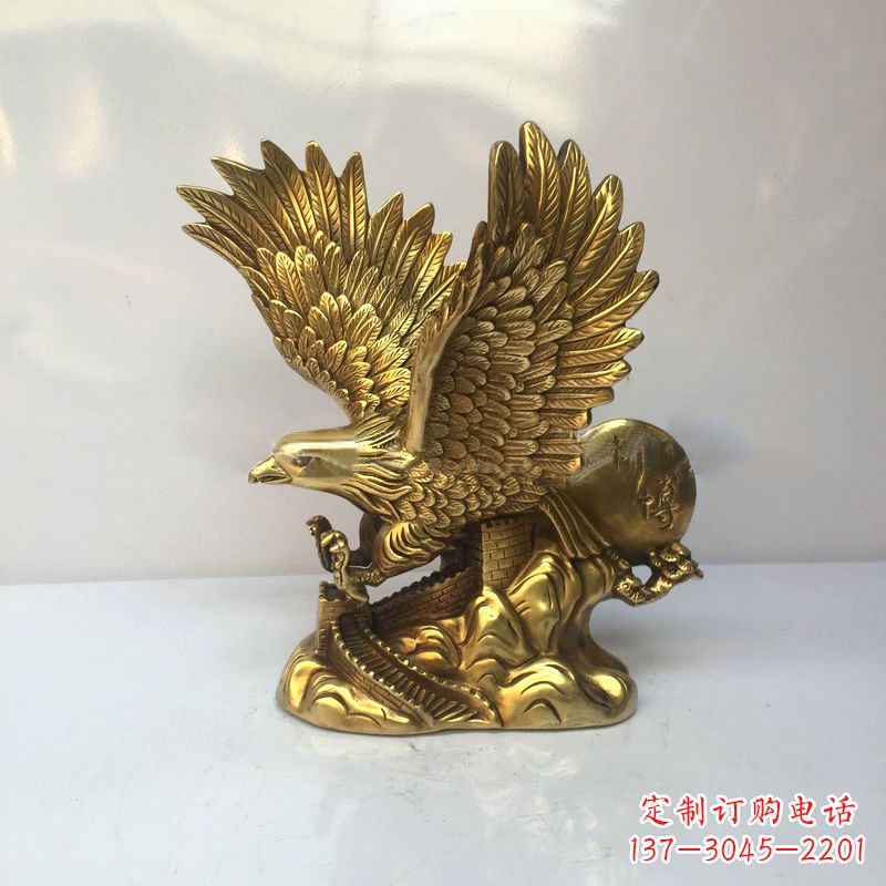 无锡高雅迷人的镀金铜老鹰雕塑