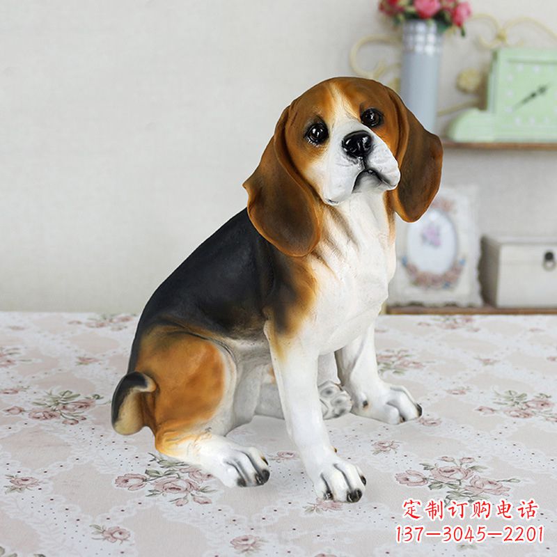 无锡玻璃钢蹲姿仿真比格犬雕塑
