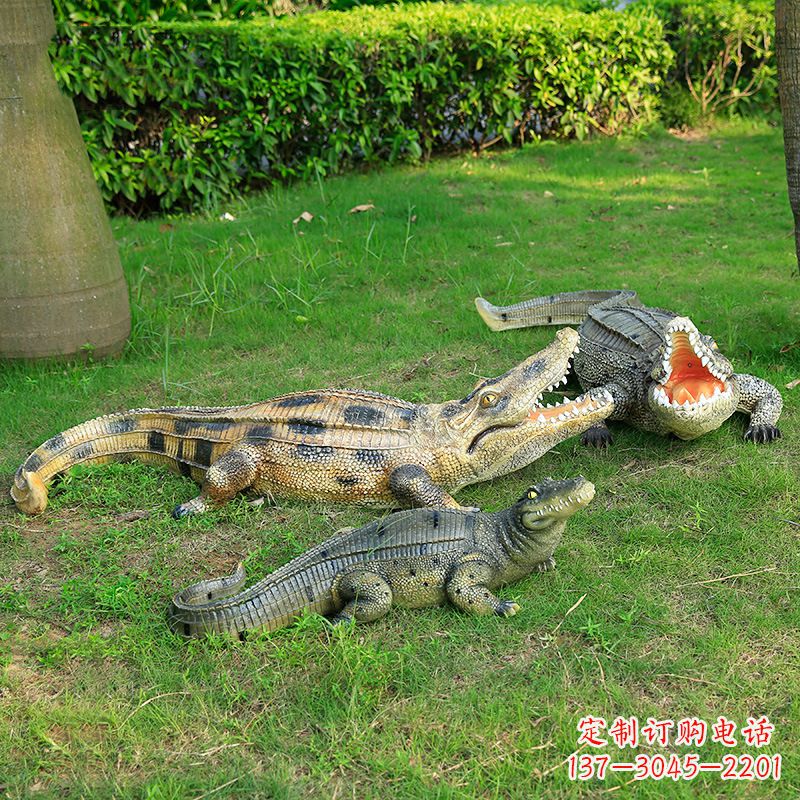 无锡鳄鱼雕塑摆件玻璃钢公园园林草坪动物雕塑