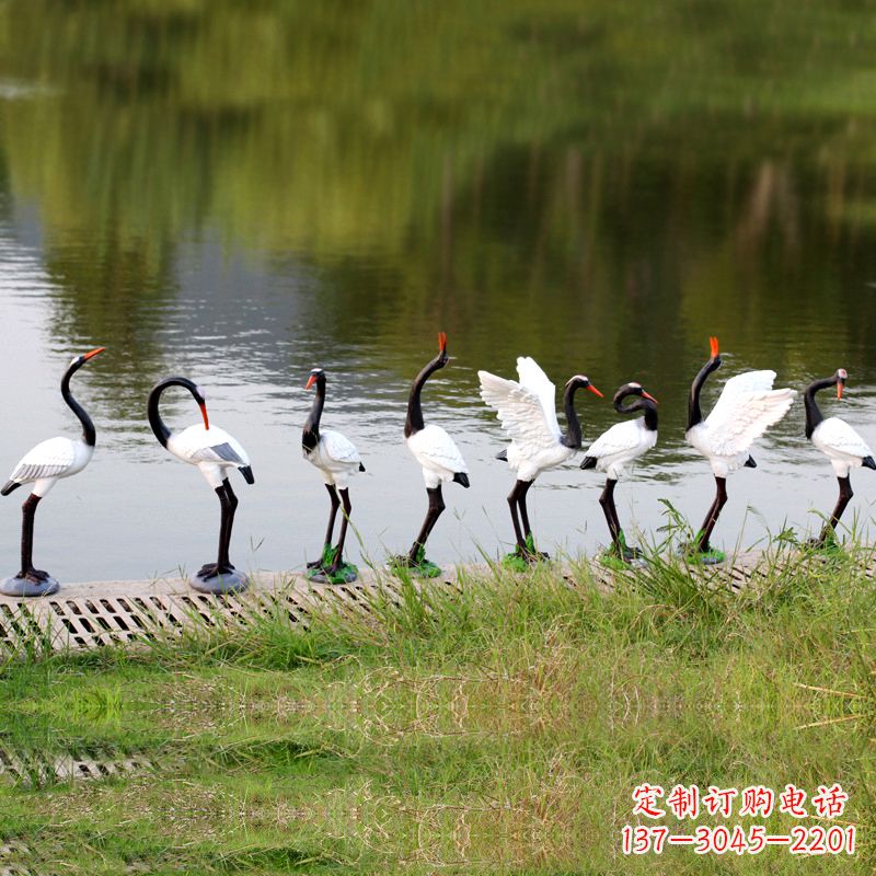 无锡仿真仙鹤玻璃钢水景雕塑摆件-公园水池水塘琥珀动物雕塑