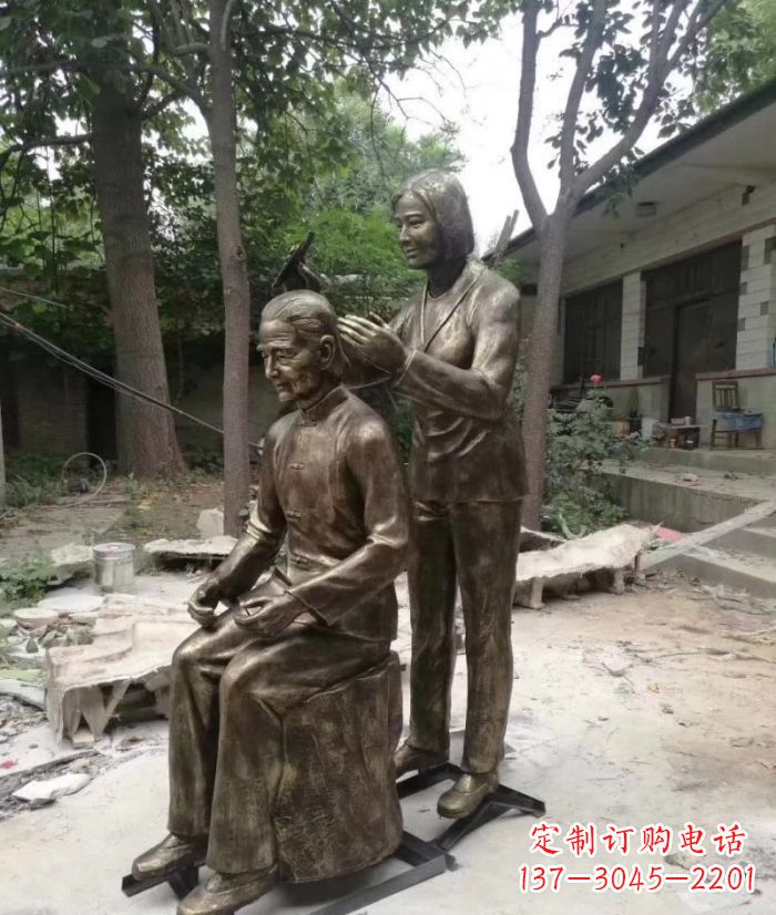 无锡纪念母亲的传统铜雕梳头人物