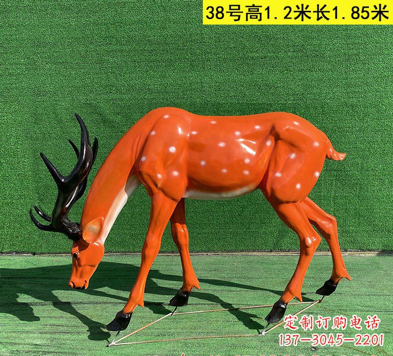 无锡以玻璃钢精心制作的梅花鹿雕塑