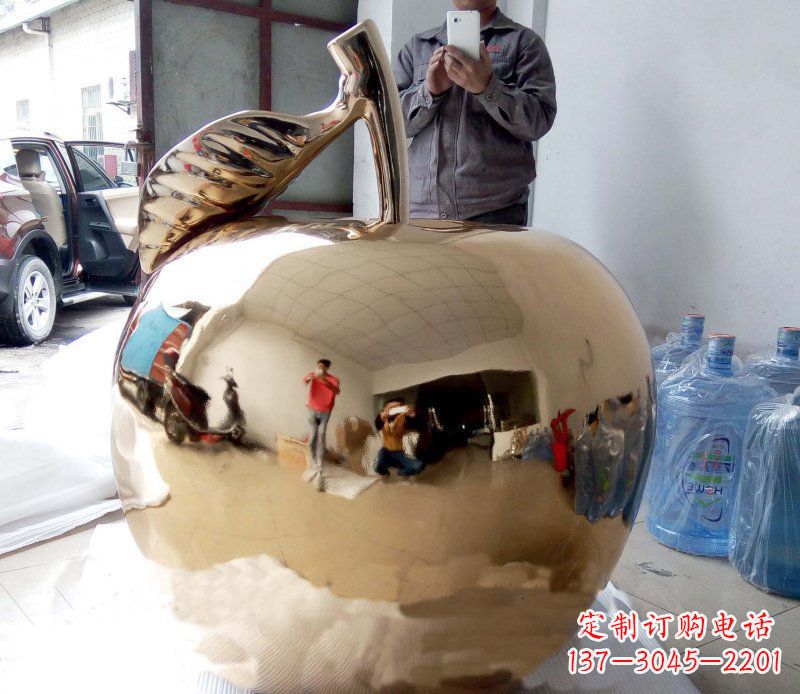 无锡精美的不锈钢镜面苹果雕塑