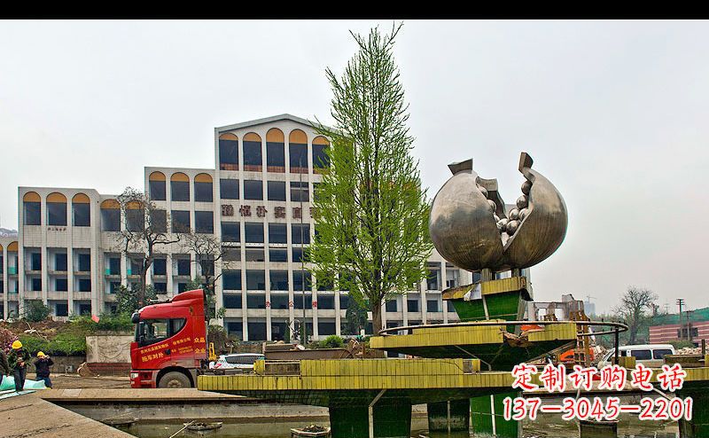 无锡精美不锈钢石榴景观雕塑