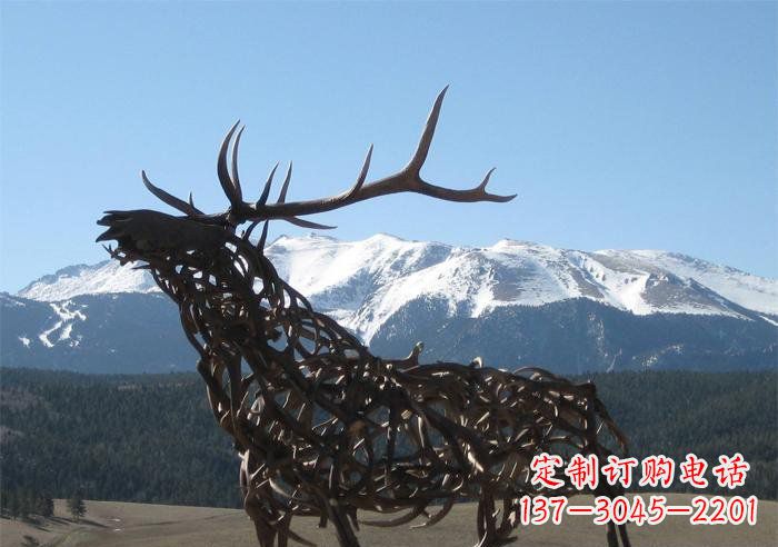 无锡公园抽象鹿动物铜雕