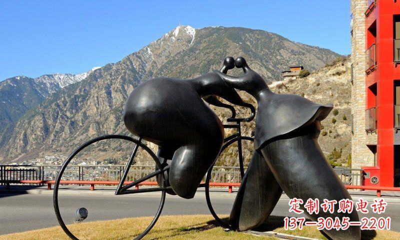 无锡公园抽象骑自行车人物