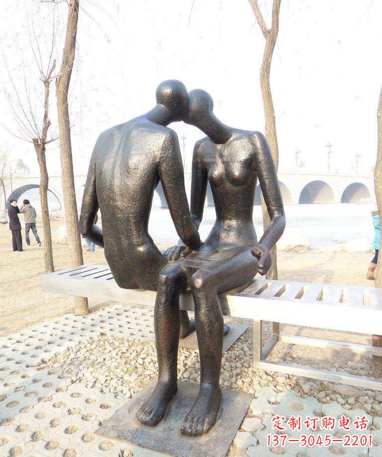 无锡公园抽象亲吻的情侣景观铜雕