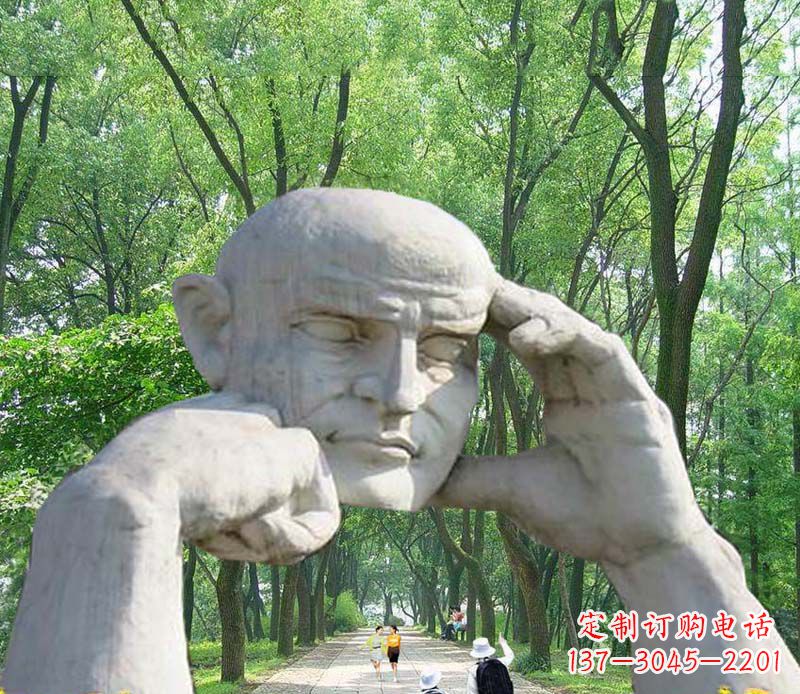 无锡公园抽象人物拱门石雕