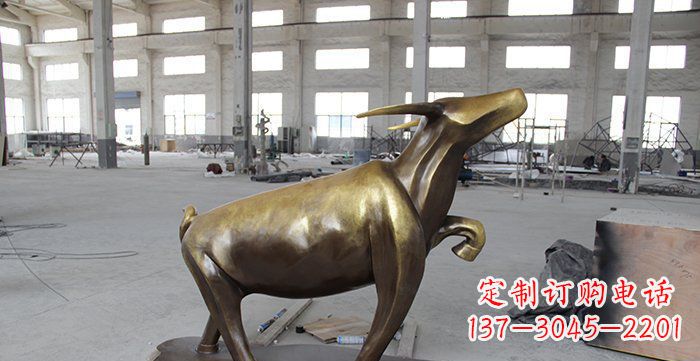 无锡公园抽象小牛动物铜雕