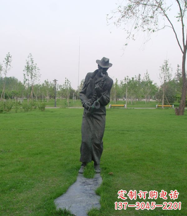 无锡公园吹萨克斯人物铜雕