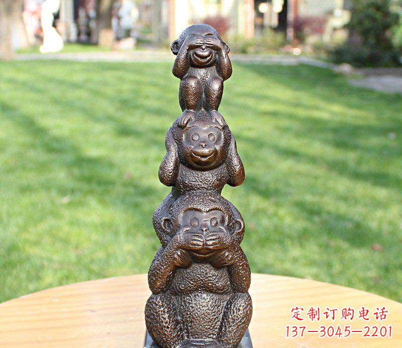 无锡公园叠罗汉的猴子动物景观铜雕