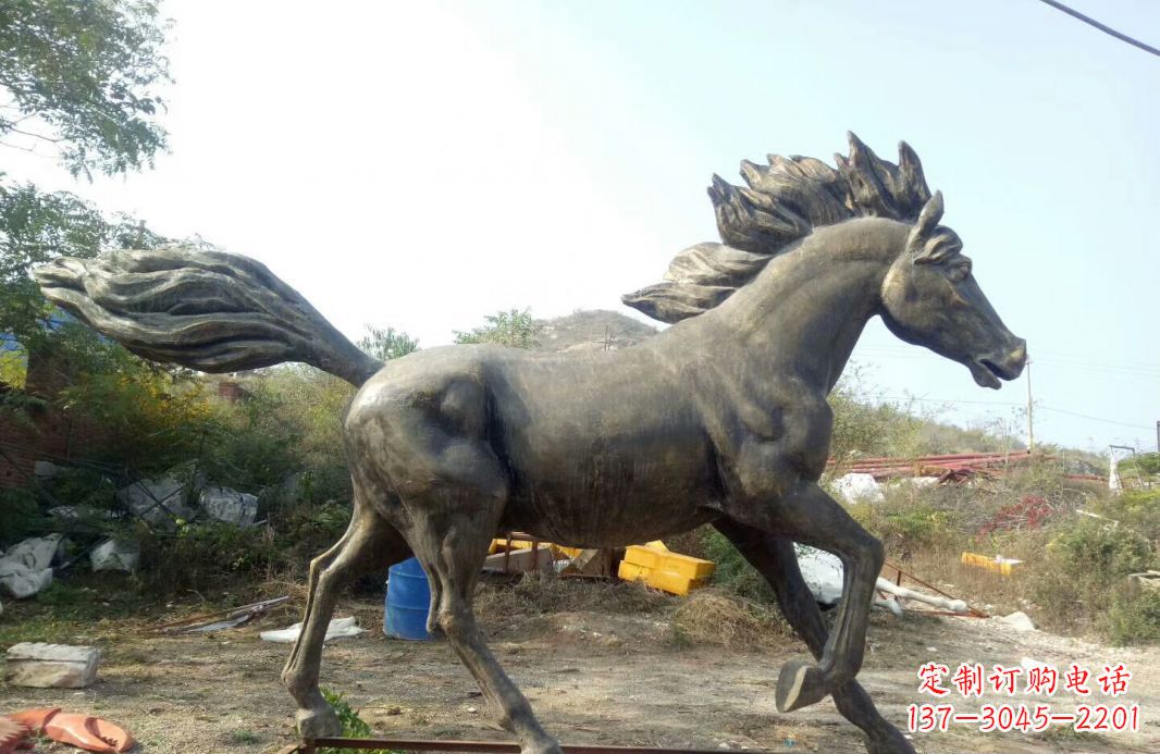 无锡公园动物奔跑的马铜雕
