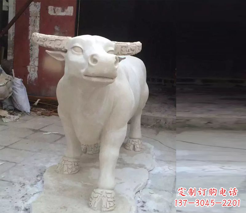 无锡公园动物景观石雕牛