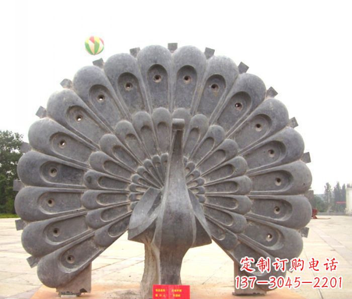 无锡公园动物孔雀开屏石雕