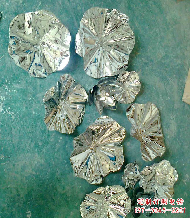 无锡精致锻铜荷叶造型雕塑