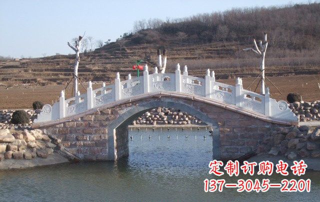 无锡独特设计的拱桥石雕