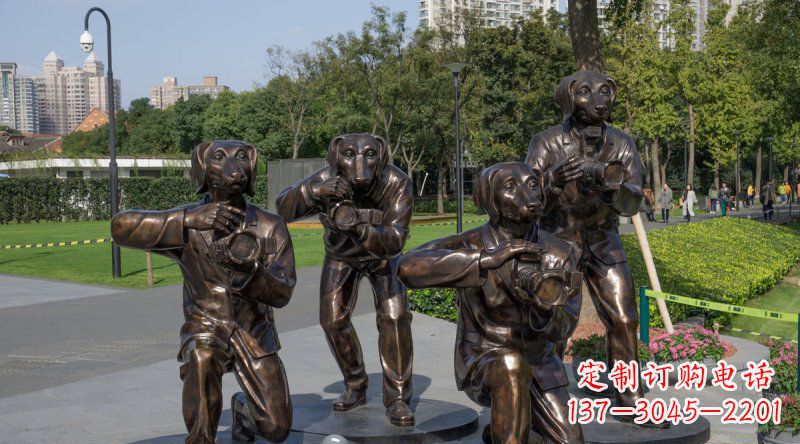 无锡公园狗头人身创意铜雕