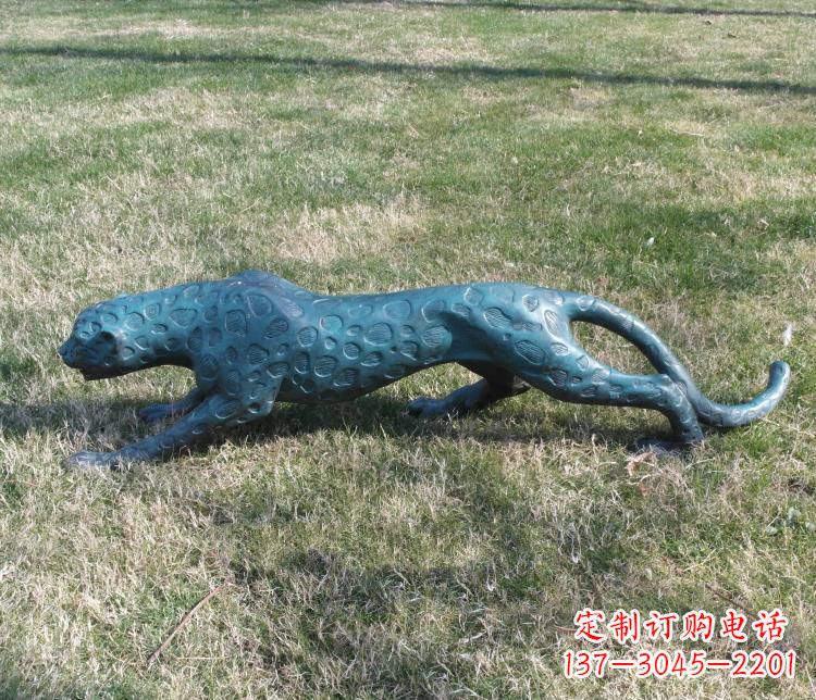 无锡公园金钱豹铜雕