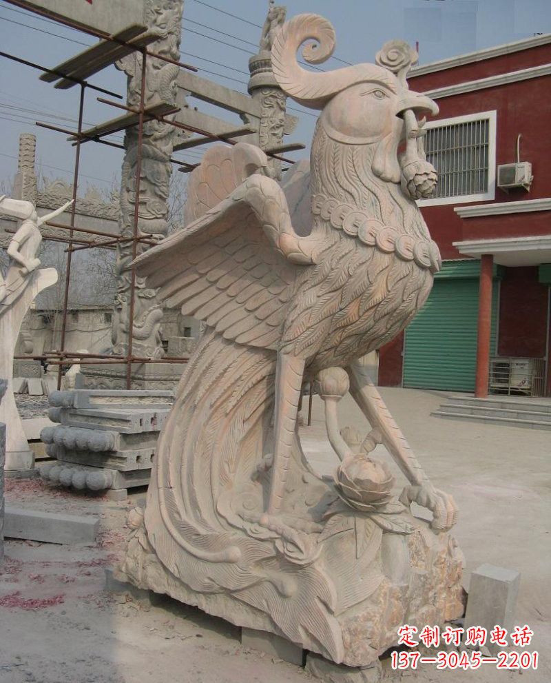 无锡公园景区晚霞红凤凰雕塑