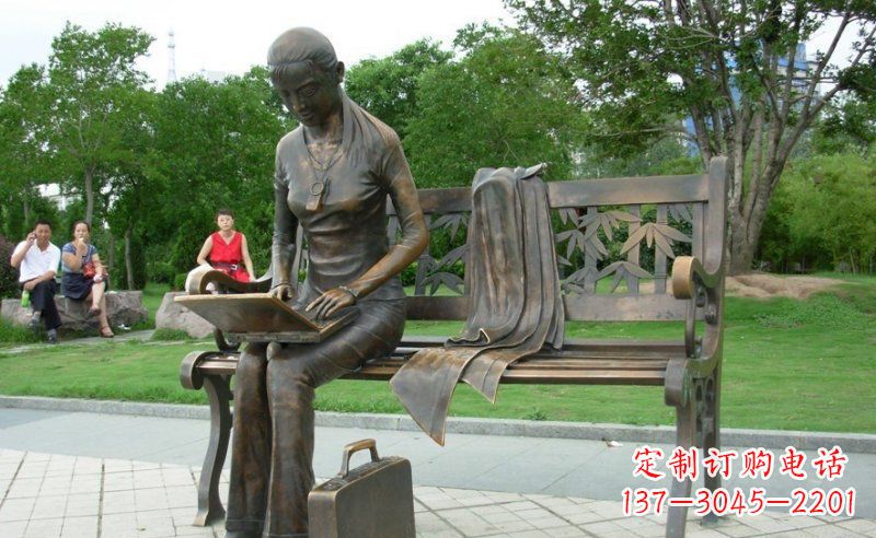 无锡把童真雕刻在铜雕中——女孩雕塑