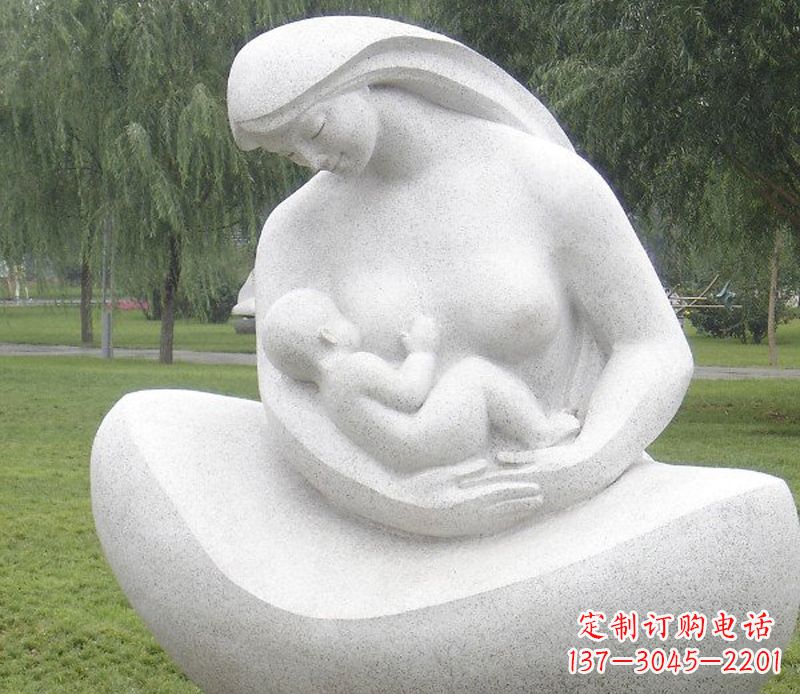 无锡公园母亲喂奶石雕
