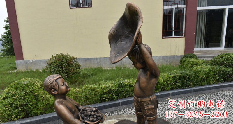 无锡精美铜雕帽子装核桃的小男孩