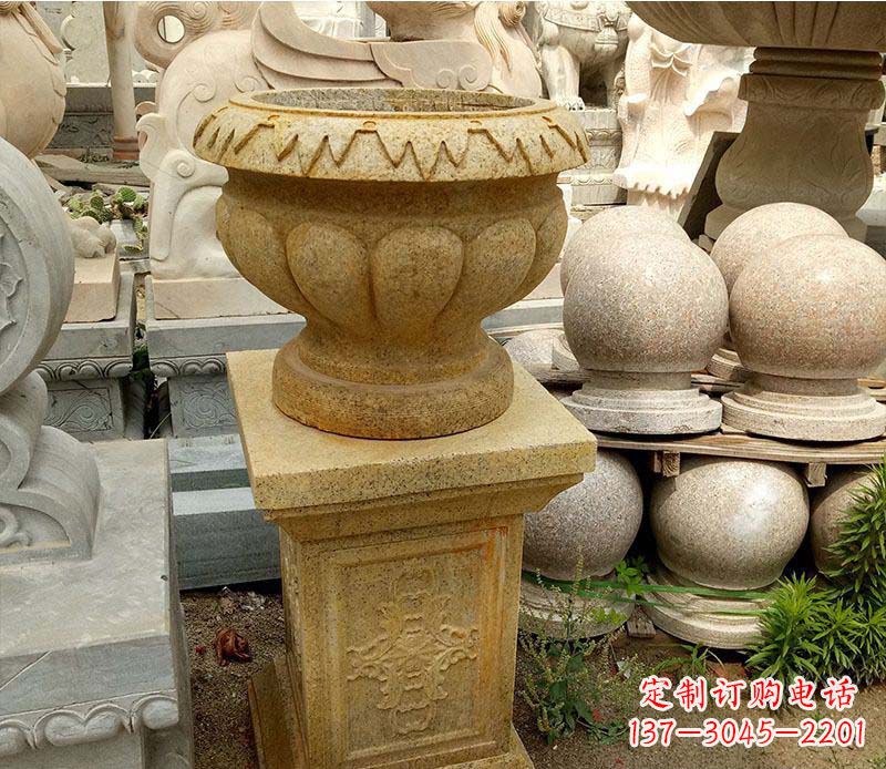 无锡砂岩花盆景观石雕--美观多彩的室外装饰