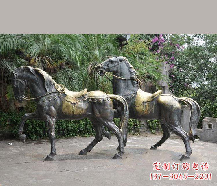 无锡公园铜雕戴马鞍的马