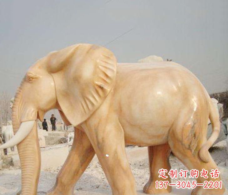 无锡公园晚霞红大象雕塑