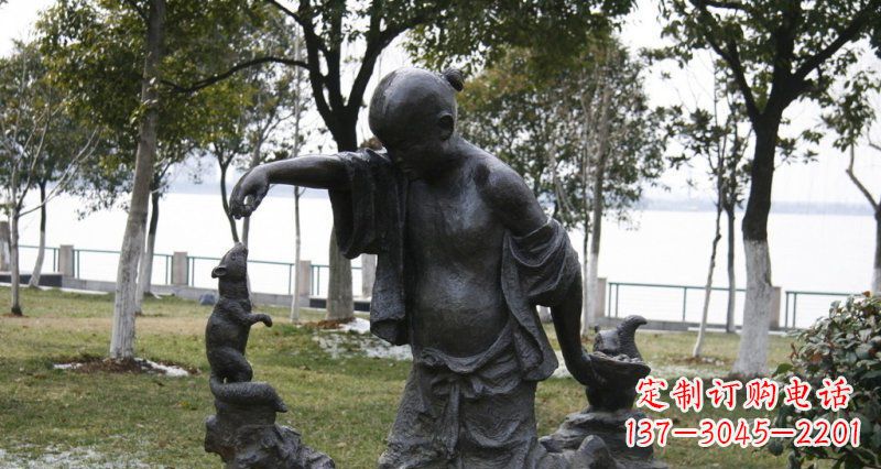 无锡铜质高端松鼠雕塑