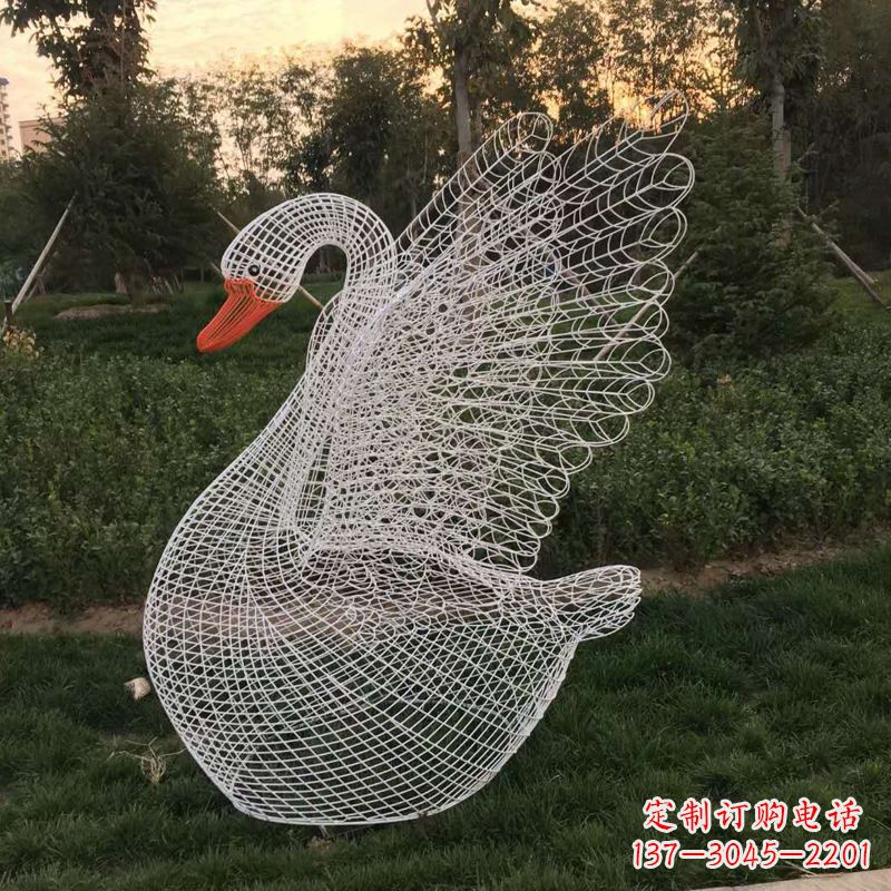 无锡秀美天鹅铁艺雕塑,点缀公园绿地