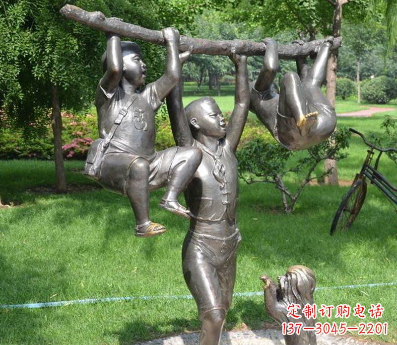 无锡捉着树枝玩耍的小孩铜雕