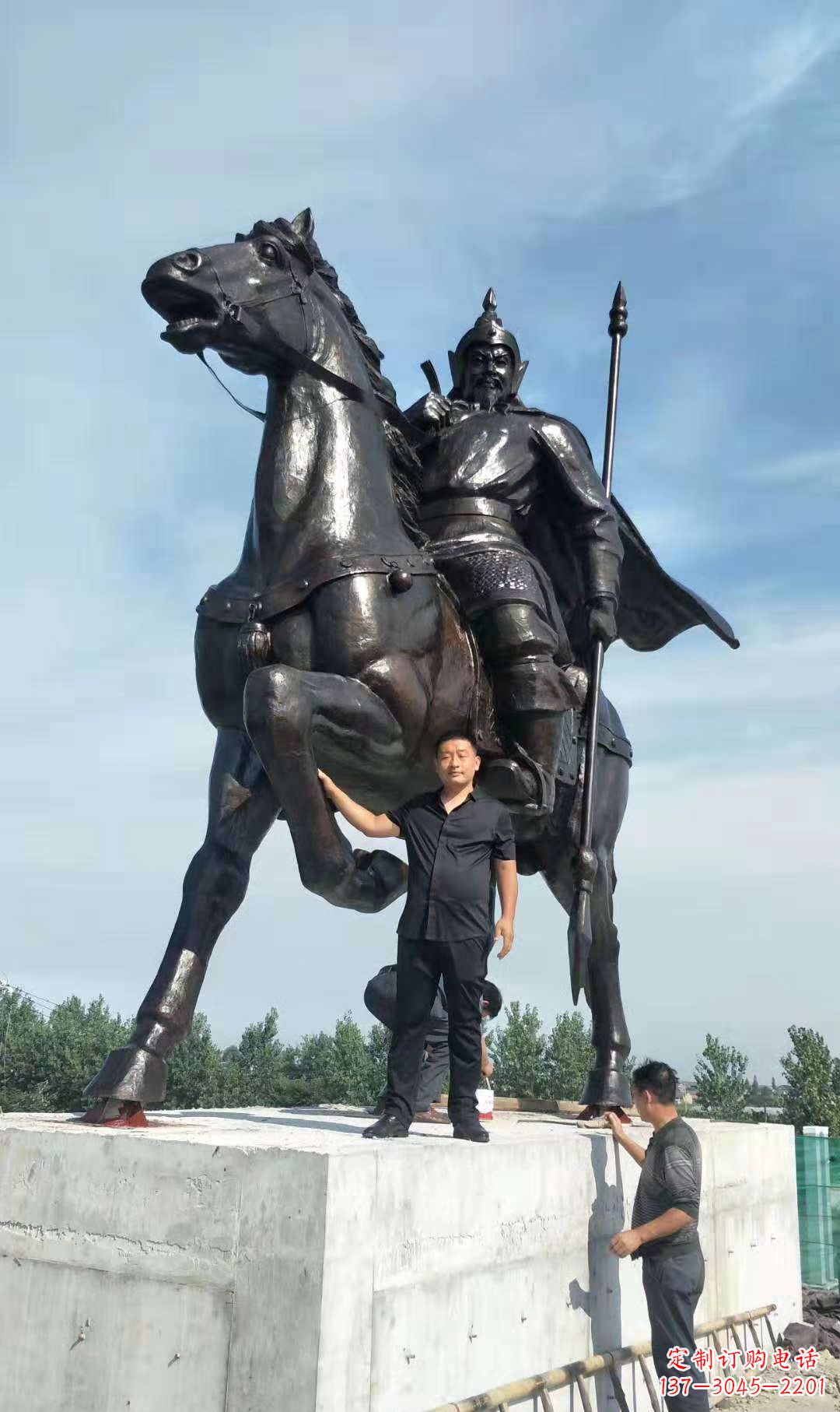 无锡以古代骑马将军为灵感的铜雕