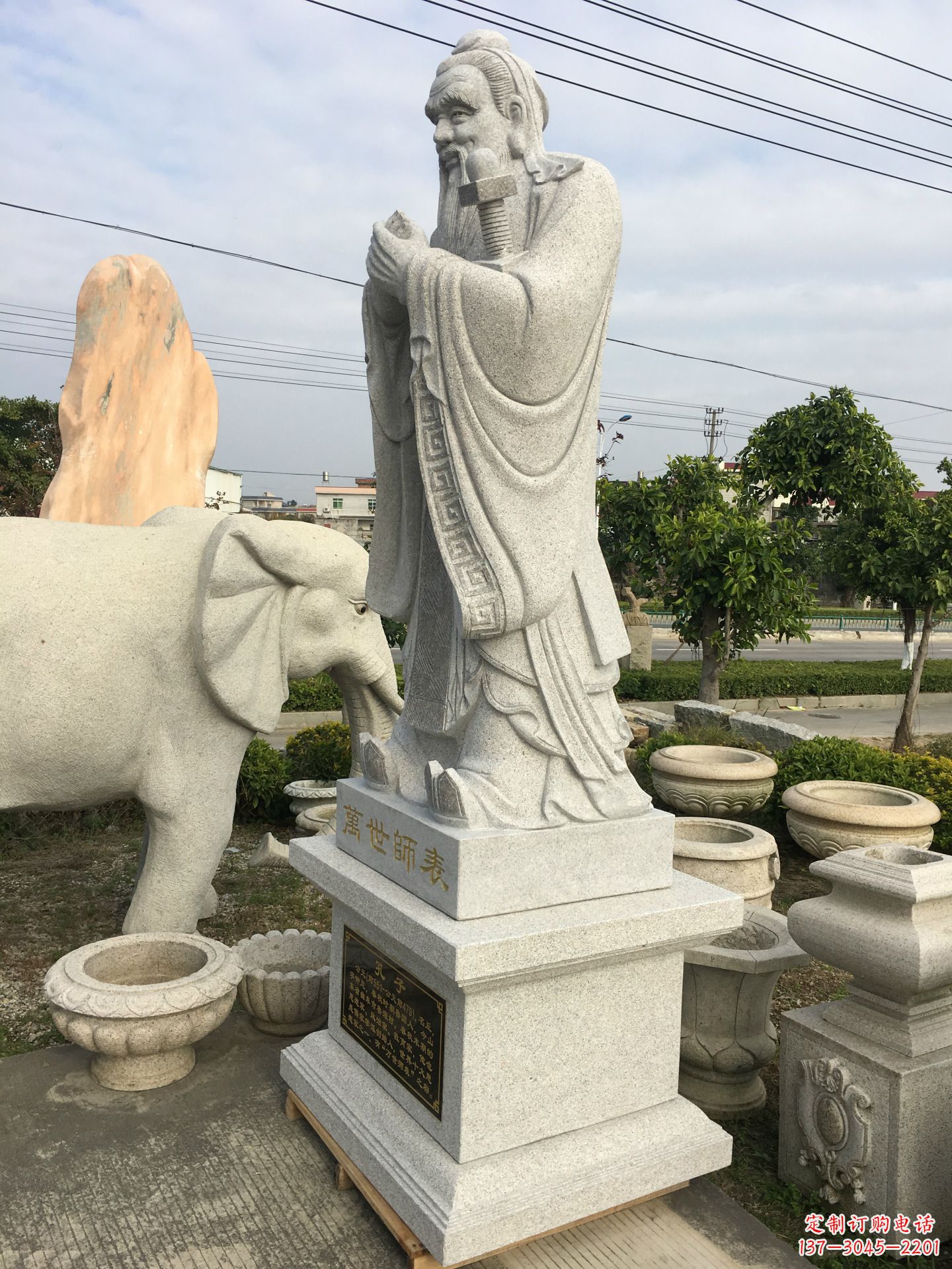 无锡古宇湖湿地公园里的孔子雕塑