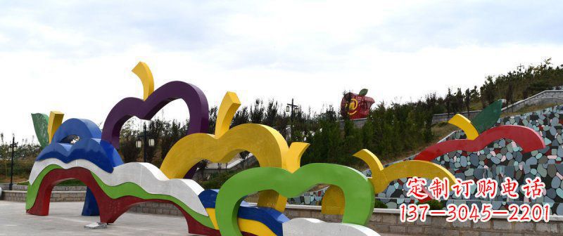 无锡广场艺术:不锈钢抽象彩色苹果雕塑