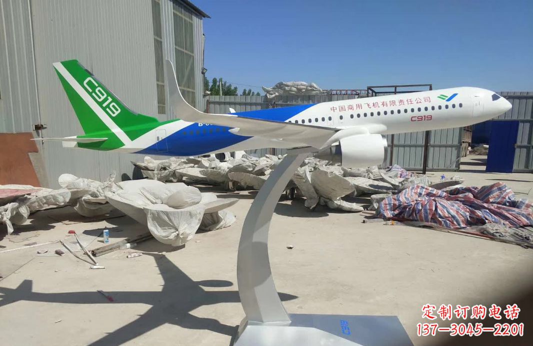 无锡极具视觉冲击力的不锈钢飞机雕塑