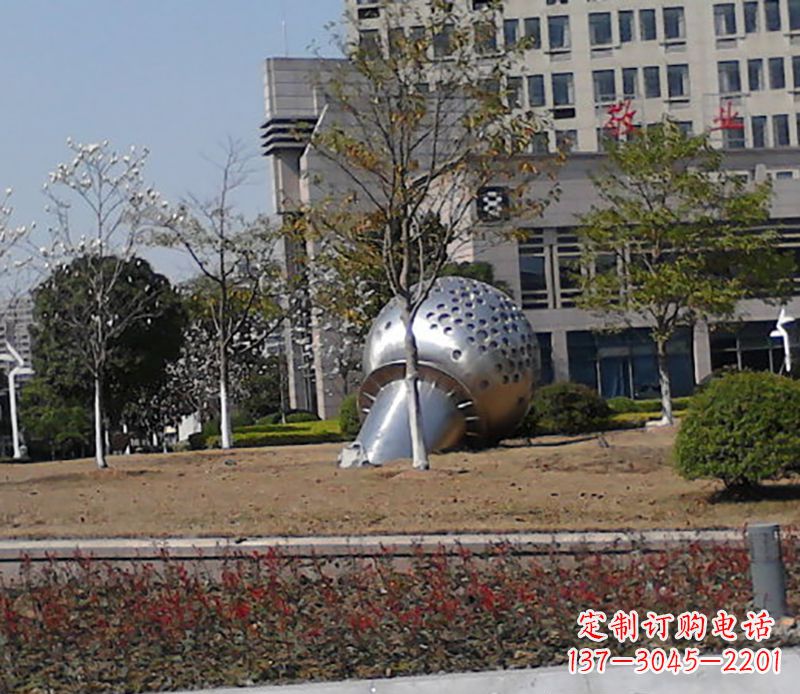无锡传统话筒雕塑，融合现代美学设计