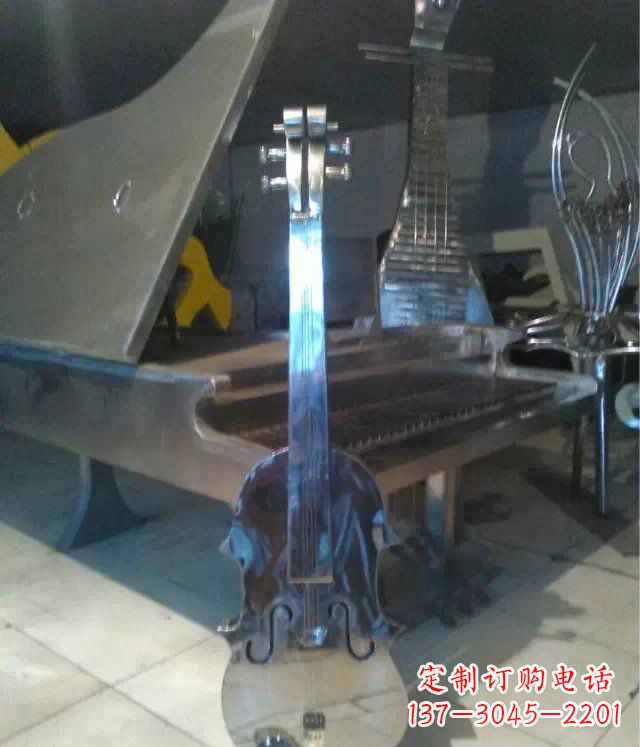 无锡中领雕塑:优雅音乐之旅,为您带来不锈钢吉他景观雕塑!