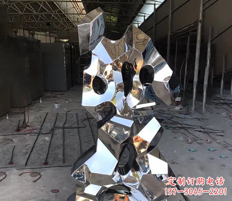 无锡别具匠心的太湖石雕塑