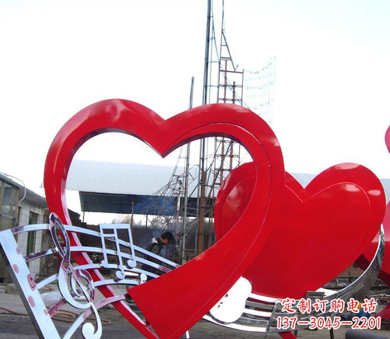 无锡中领雕塑:音符桃心景观雕塑,给你的生活带去美妙的旋律