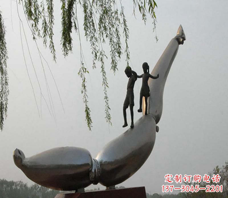 无锡海豚情侣雕塑,精美绝伦,让爱沉醉于大海中