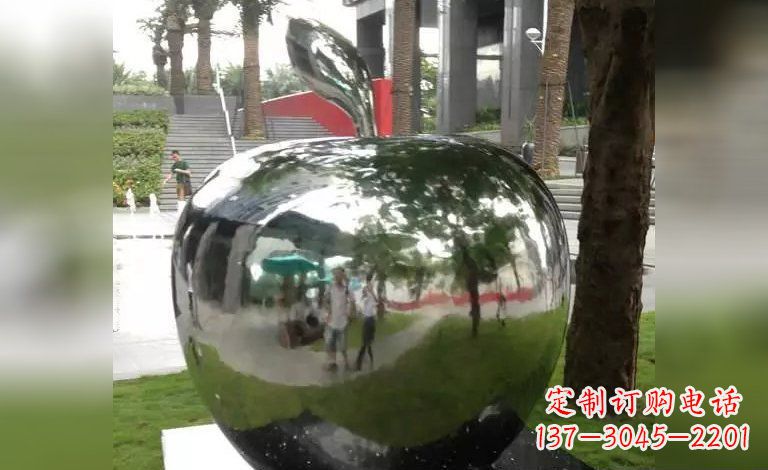 无锡新奇优雅的苹果雕塑