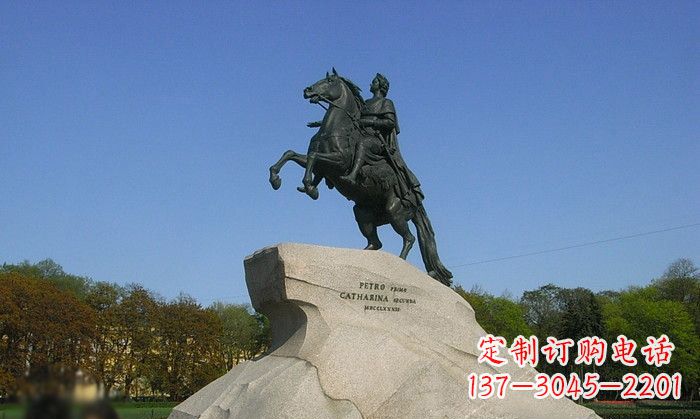 无锡广场骑马的人物铜雕