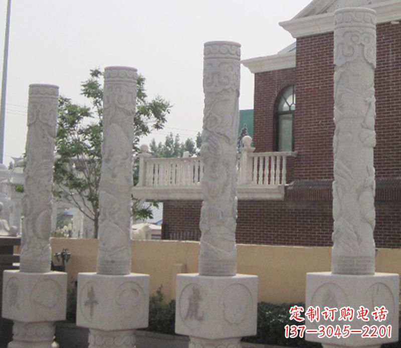 无锡历久弥新的圆润十二生肖雕塑