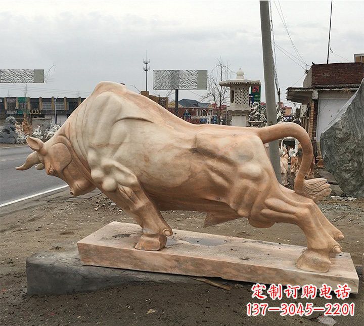 无锡象征力量的广场晚霞红牛雕塑